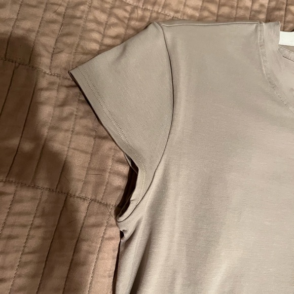 💕NWT Lululemon Baby Cotton Tee in tan💗 - Picture 4 of 6